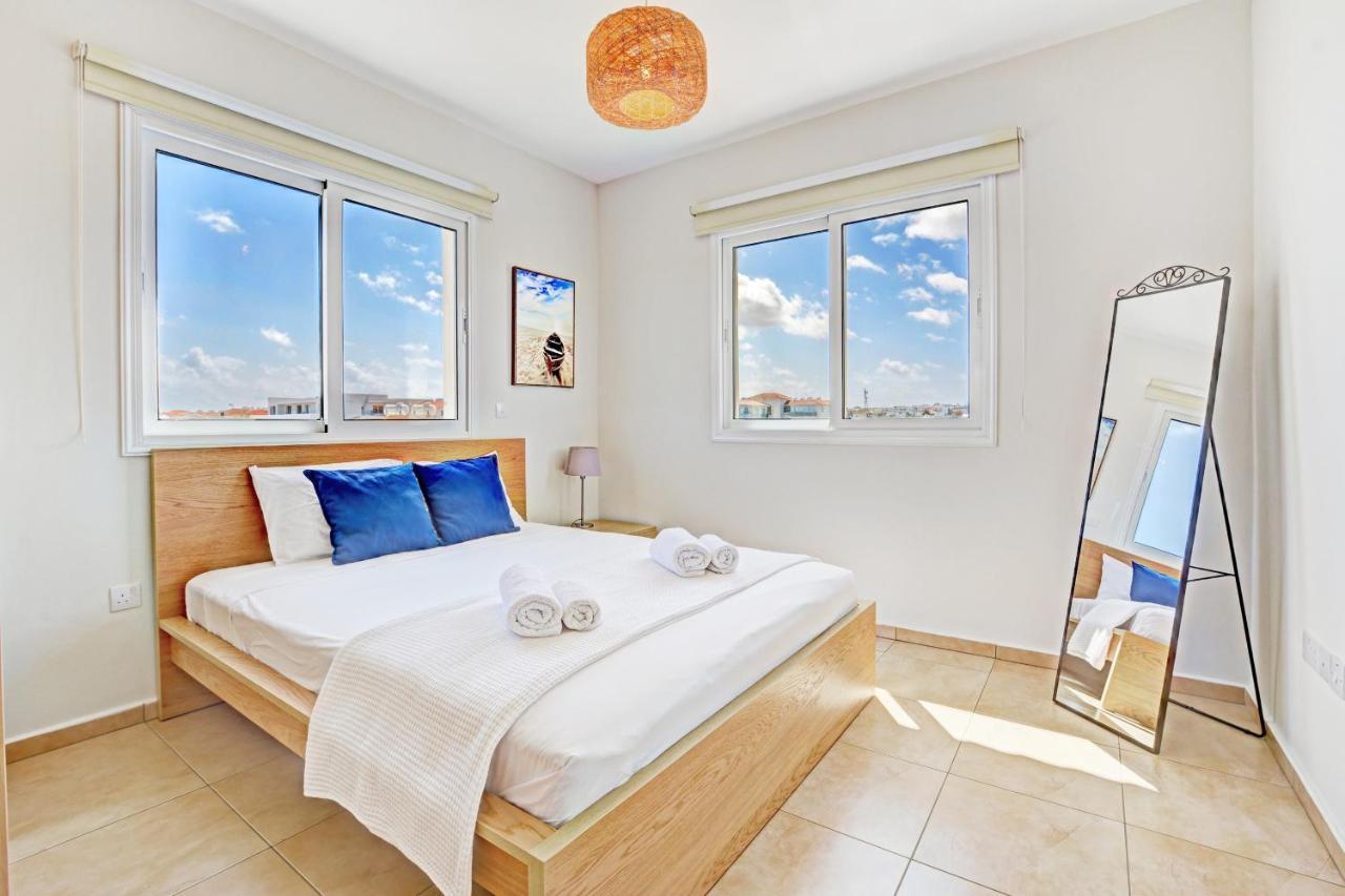 ♥ Sunny&Cozy Family Apartment ★ Walk To The Beach☼ Paralimni Bagian luar foto