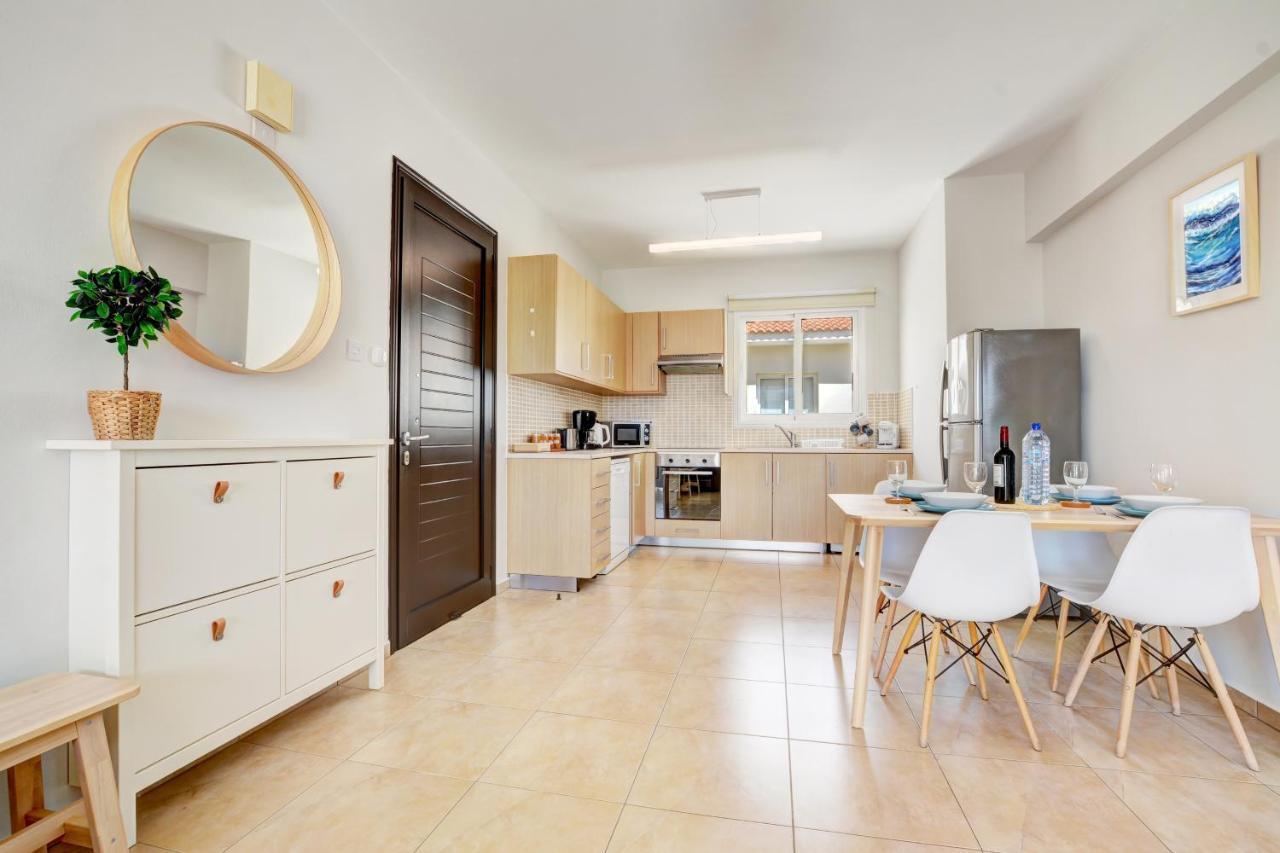 ♥ Sunny&Cozy Family Apartment ★ Walk To The Beach☼ Paralimni Bagian luar foto