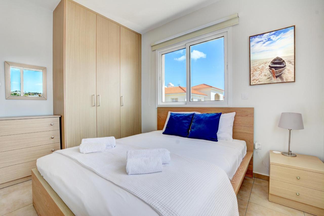 ♥ Sunny&Cozy Family Apartment ★ Walk To The Beach☼ Paralimni Bagian luar foto