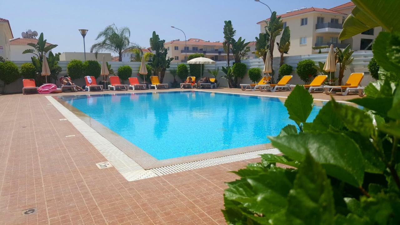 ♥ Sunny&Cozy Family Apartment ★ Walk To The Beach☼ Paralimni Bagian luar foto