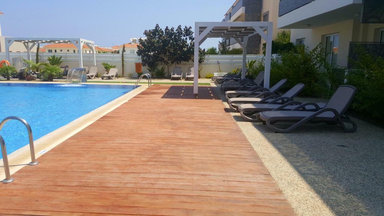 ♥ Sunny&Cozy Family Apartment ★ Walk To The Beach☼ Paralimni Bagian luar foto