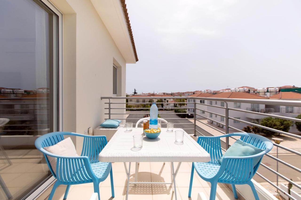 ♥ Sunny&Cozy Family Apartment ★ Walk To The Beach☼ Paralimni Bagian luar foto